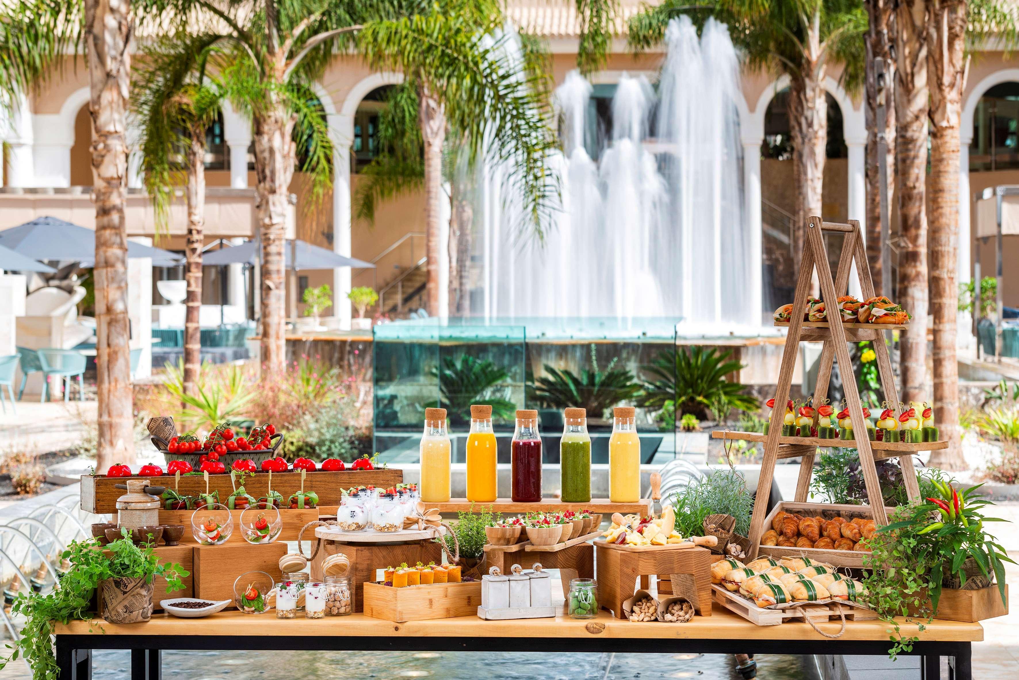 Gran Melia Palacio De Isora Resort & Spa Alcala  Exterior photo Fountain at the Four Seasons Hotel