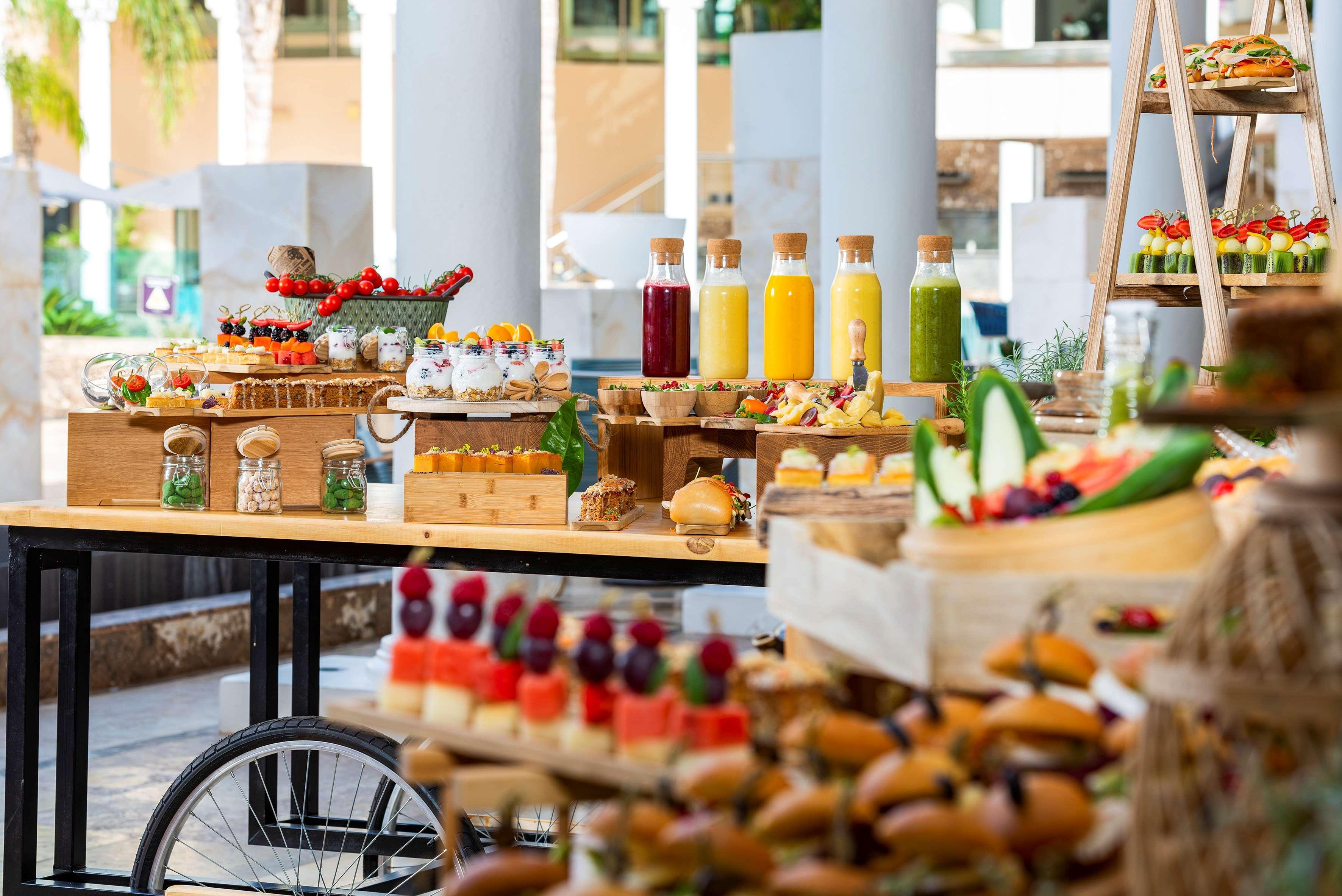 Gran Melia Palacio De Isora Resort & Spa Alcala  Exterior photo A buffet at a hotel